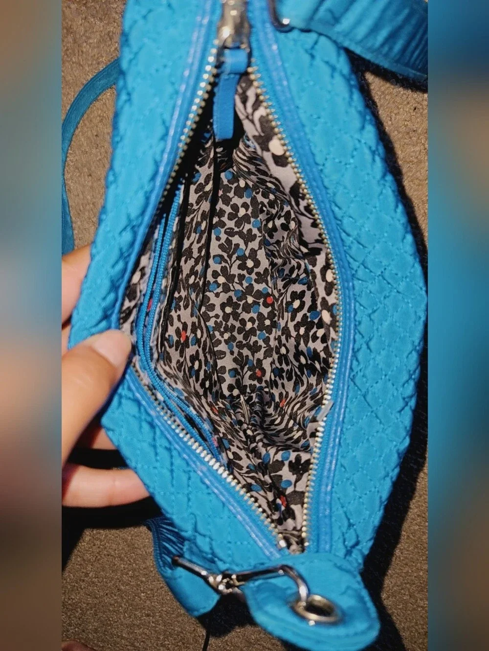 Vera Bradley Crossbody Bag Carson Hobo Bahama Bay Charger Pocket NWT Microfiber - Picture 5 of 7